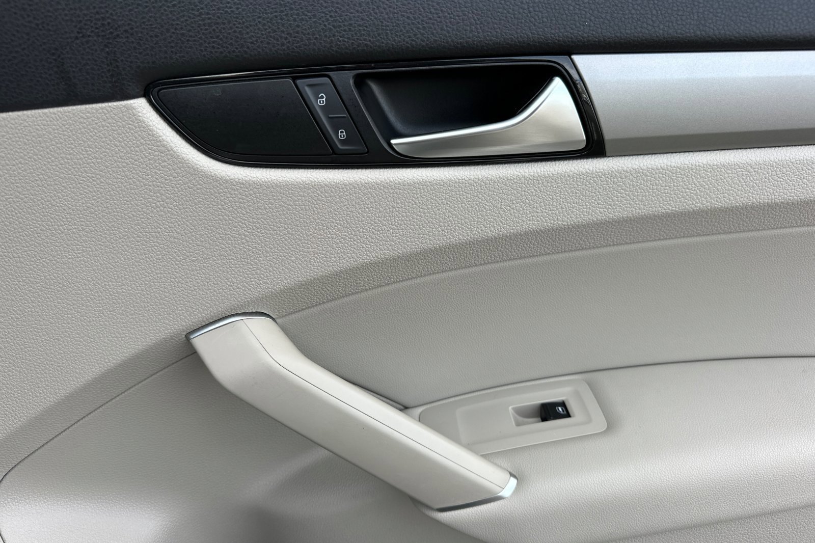 Used 2020 Volkswagen Passat 2.0T SE image 18