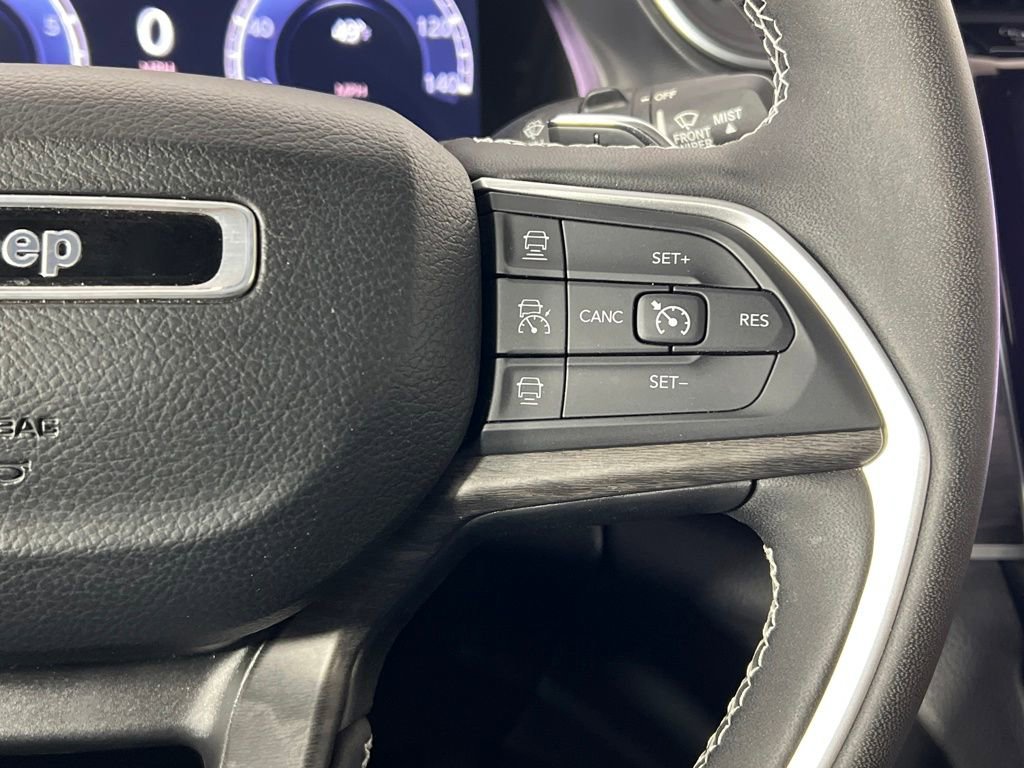 Used 2024 Jeep Grand Cherokee Limited w/ Black Appearance Package image 10