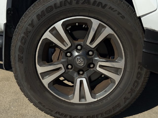 Used 2018 Toyota Tacoma TRD Sport AWD/4WD image 9