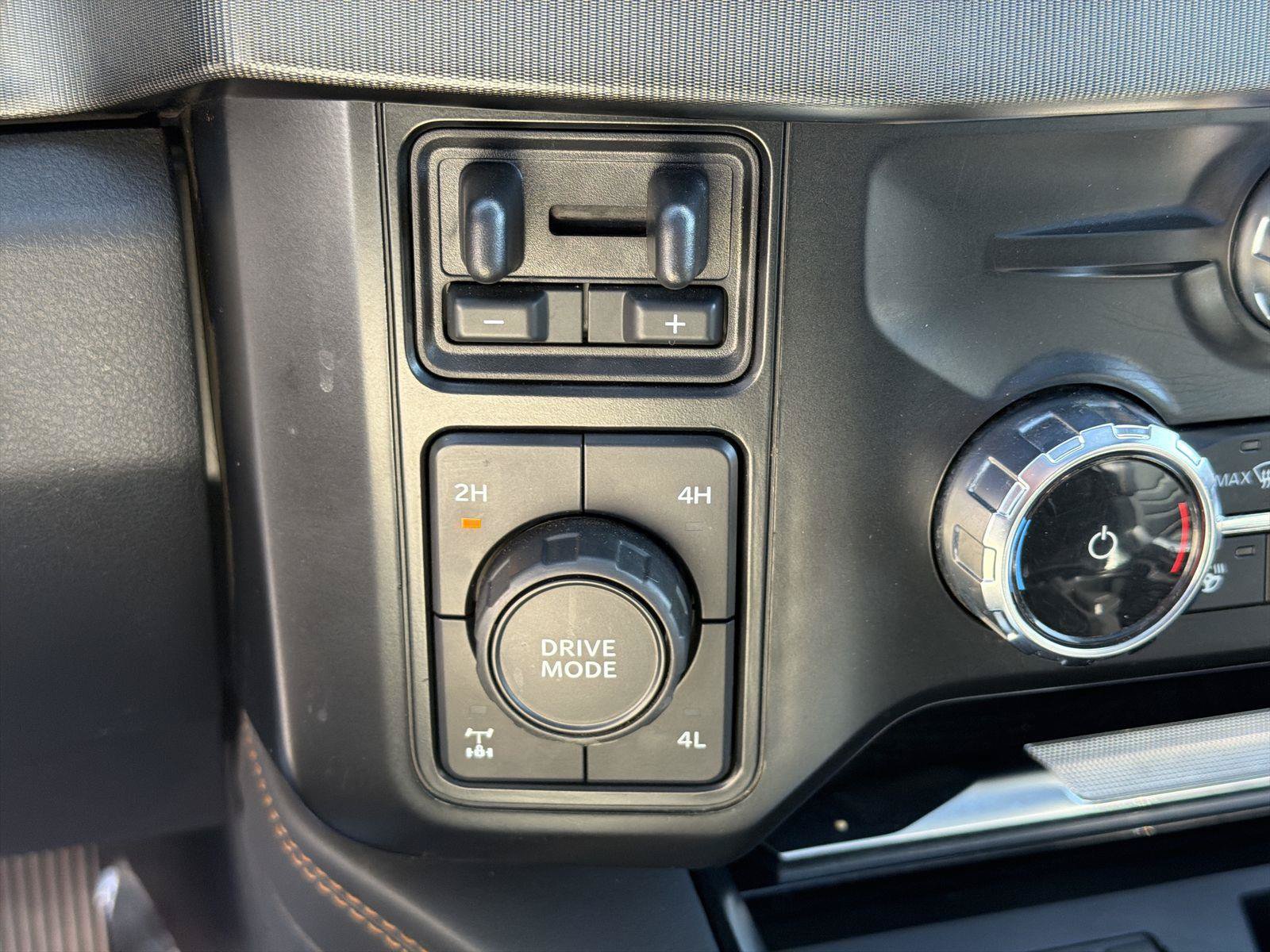 Used 2023 Ford F350 Platinum AWD/4WD image 38