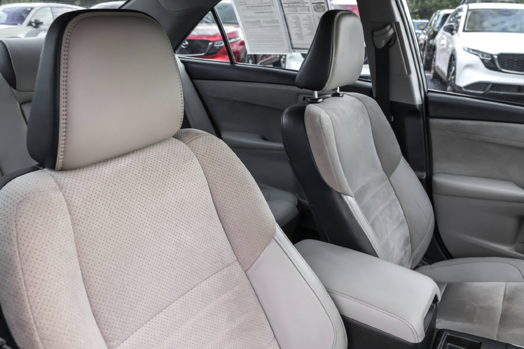 Used 2017 Toyota Camry XSE w/ Moonroof Package FWD image 38