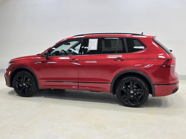 Certified 2024 Volkswagen Tiguan SE R-Line AWD/4WD image 32