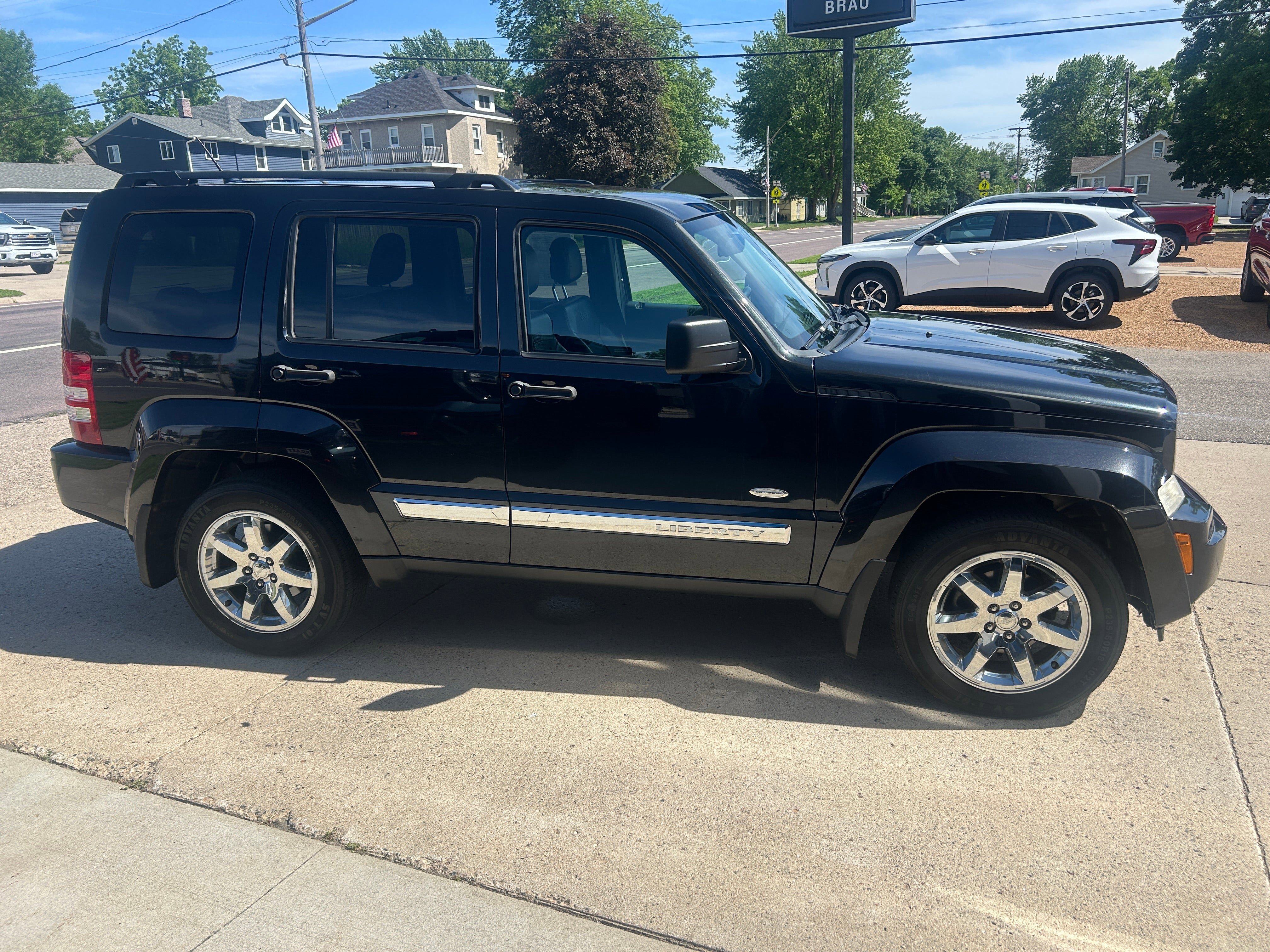 Used 2012 Jeep Liberty Sport AWD/4WD image 5