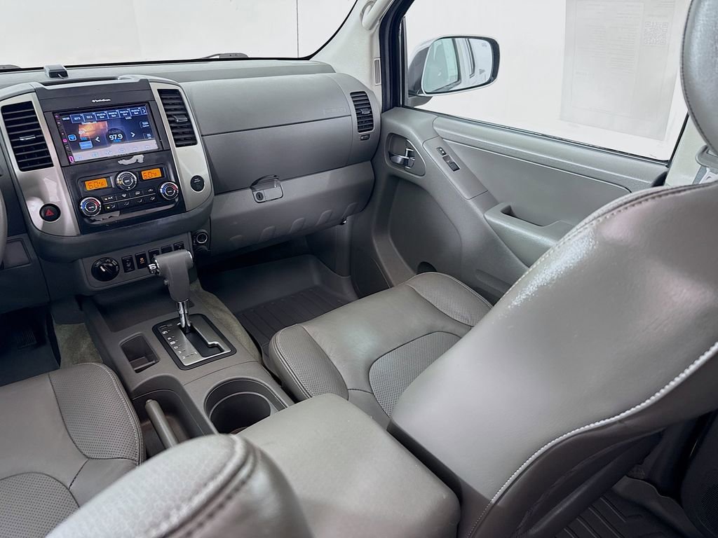 Used 2016 Nissan Frontier SL w/ Moonroof Package AWD/4WD image 24