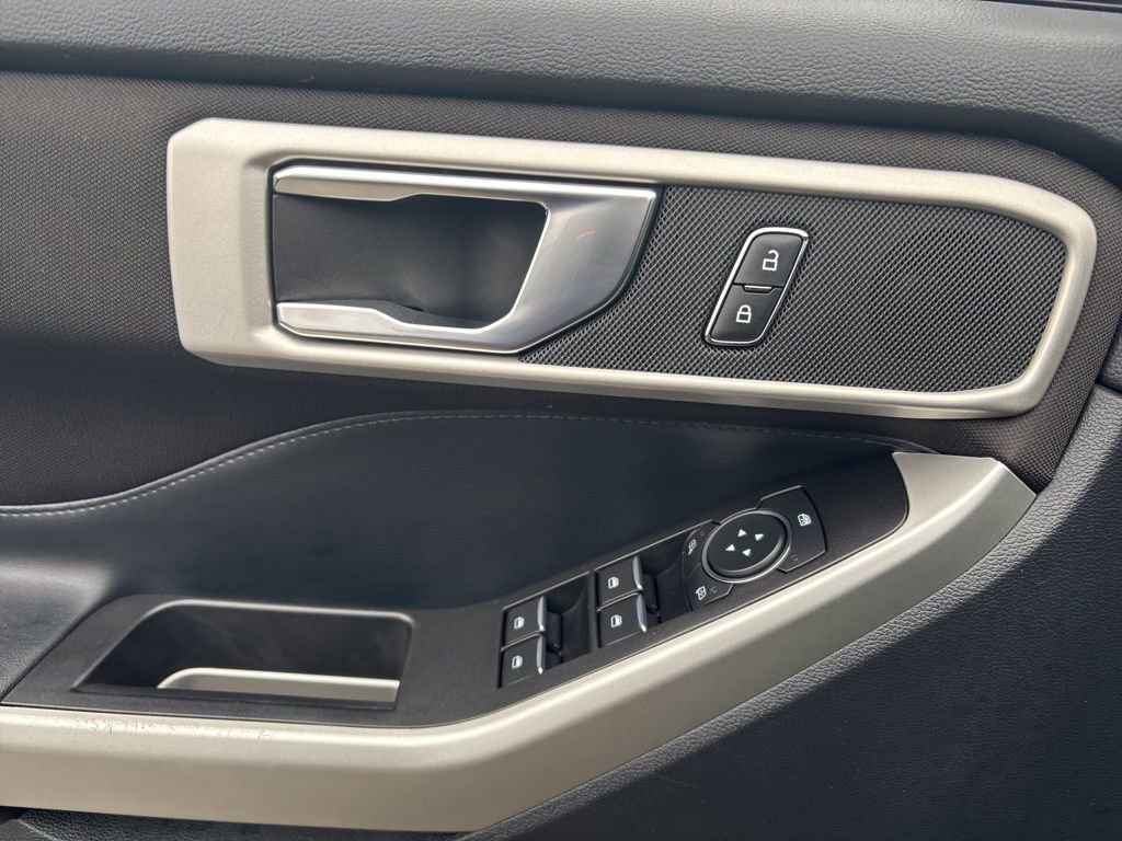 Used 2020 Ford Explorer XLT w/ Comfort Package image 10