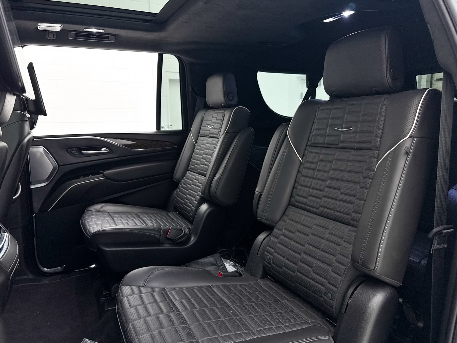 Used 2023 Cadillac Escalade ESV Sport Platinum w/ LPO, ONYX Package AWD/4WD image 34