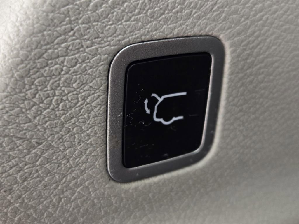 Used 2023 Chrysler Pacifica Touring-L image 10