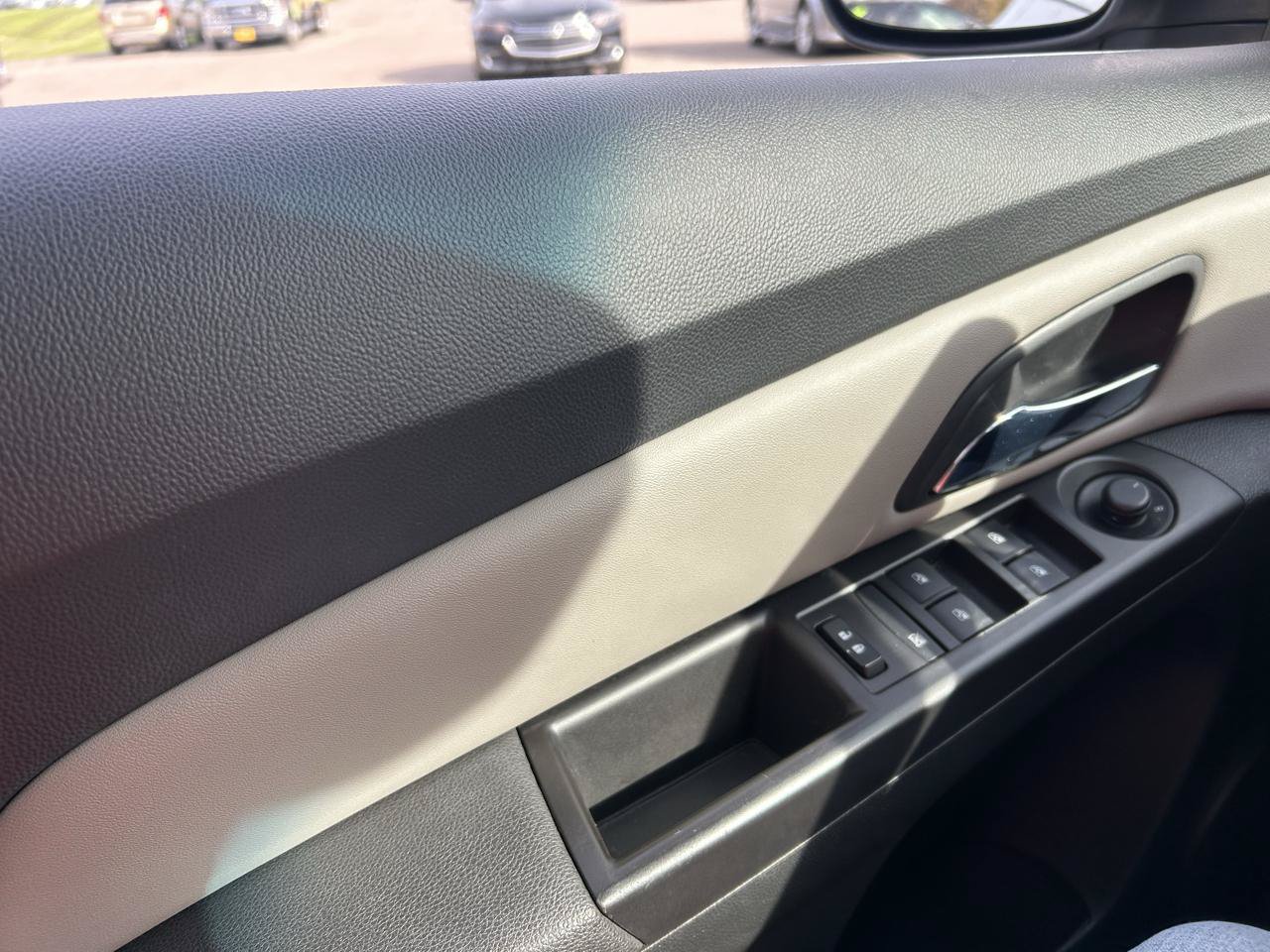 Used 2015 Chevrolet Cruze LT FWD image 27