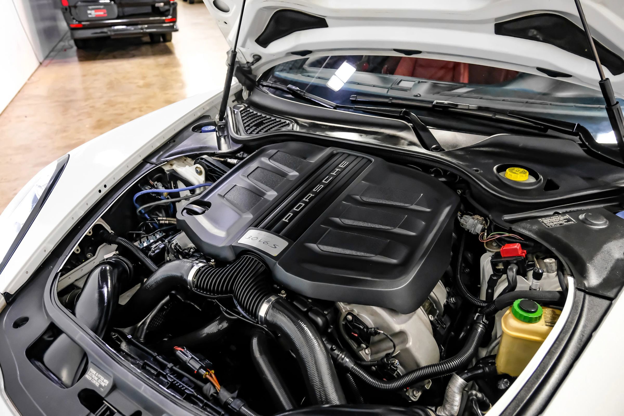 Used 2014 Porsche Panamera S image 28