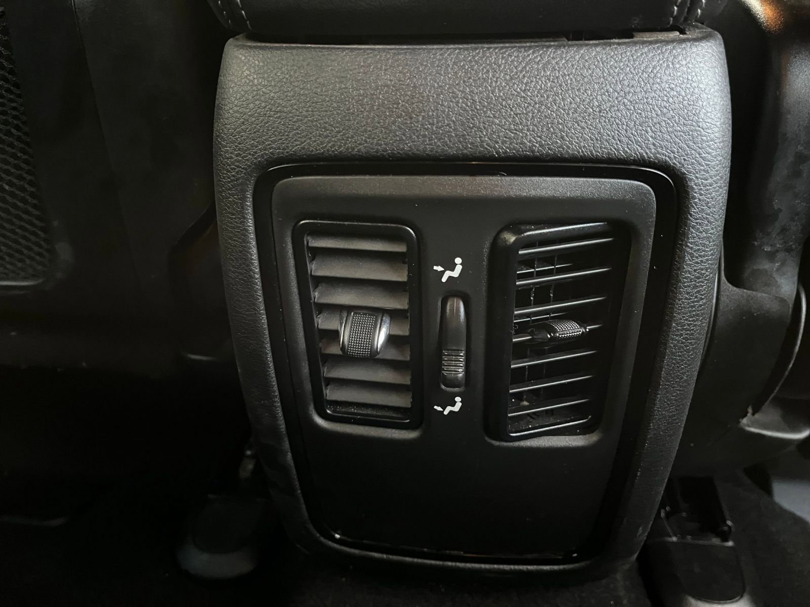 Used 2023 Dodge Durango SXT image 24