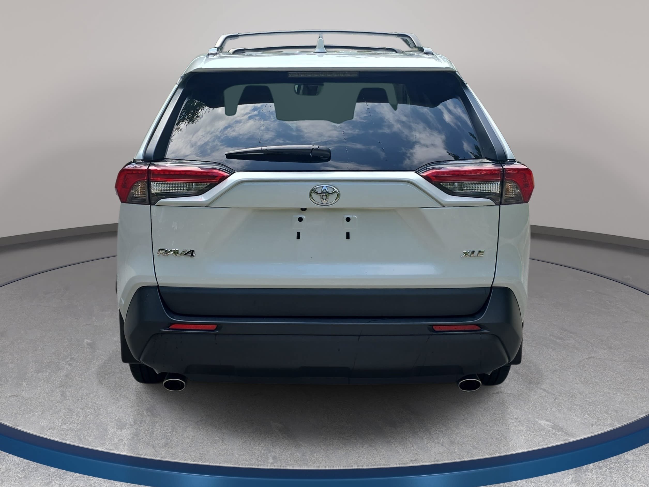 Used 2025 Toyota RAV4 XLE Premium FWD image 6