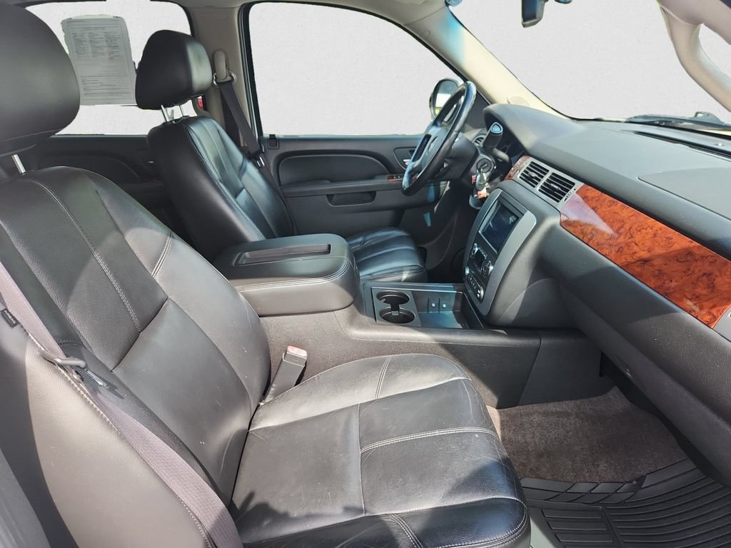 Used 2011 GMC Yukon SLT w/ SLT-2 Equipment Package AWD/4WD image 15