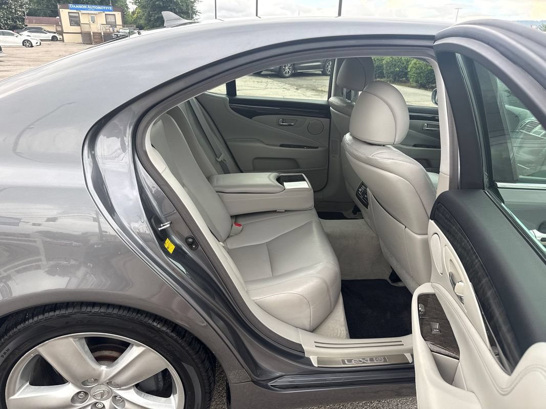 Used 2012 Lexus LS 460 w/ Comfort Pkg RWD image 16
