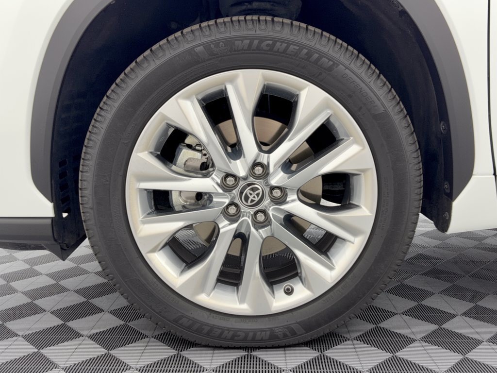 Used 2022 Toyota Highlander Limited FWD image 13