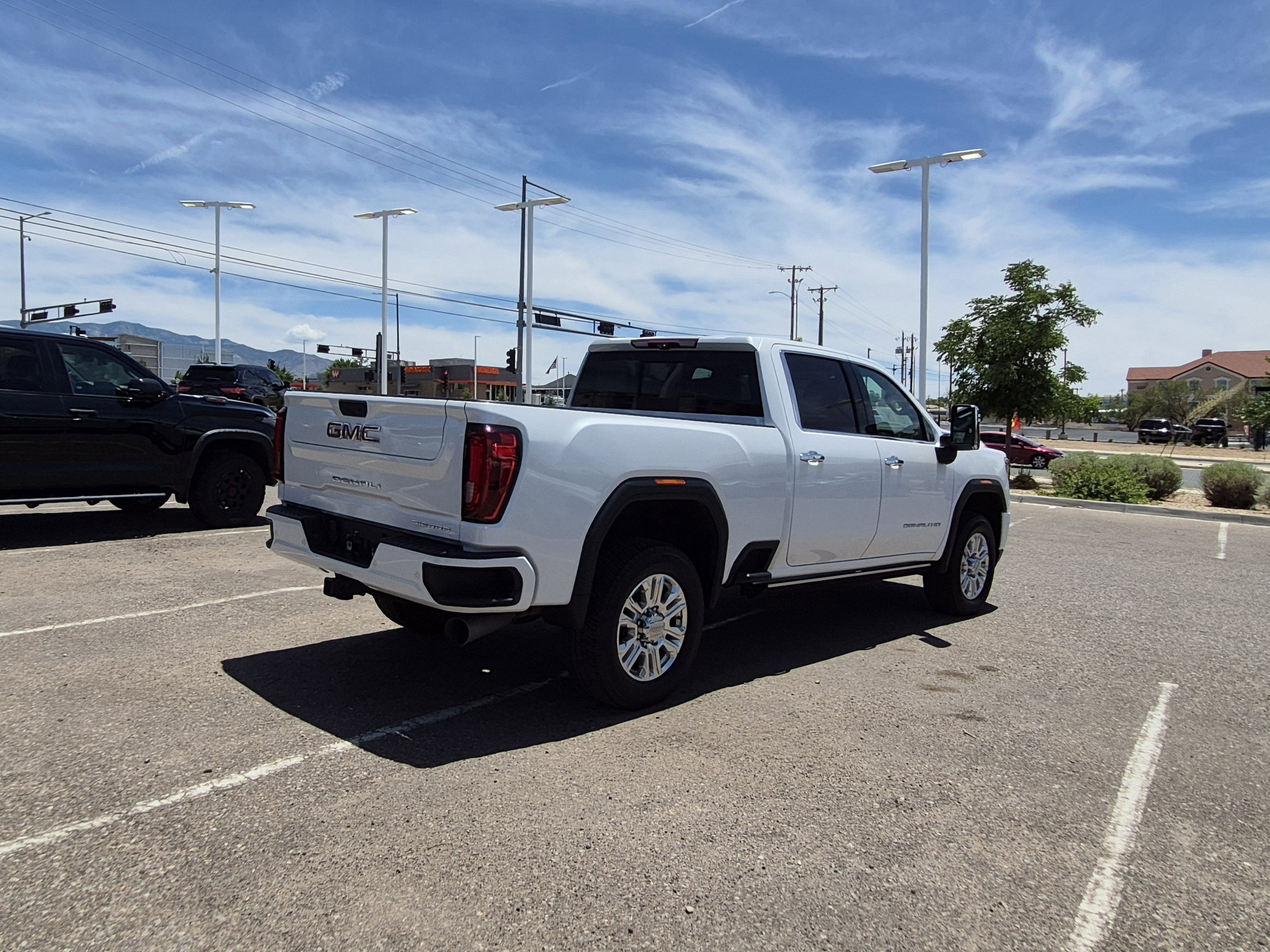 Used 2021 GMC Sierra 3500 Denali w/ Denali Ultimate Package AWD/4WD image 5