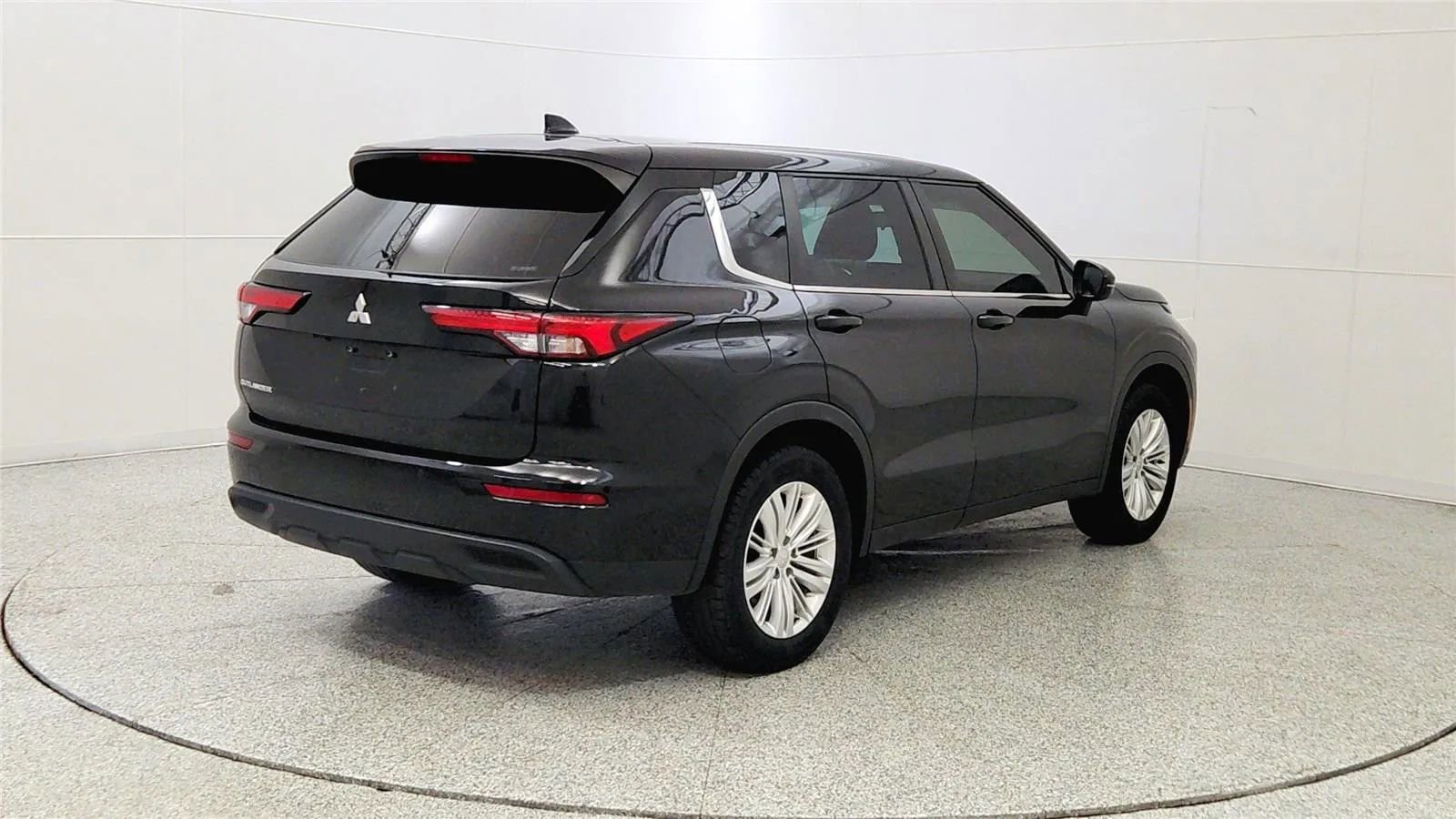 Used 2023 Mitsubishi Outlander ES AWD/4WD image 7
