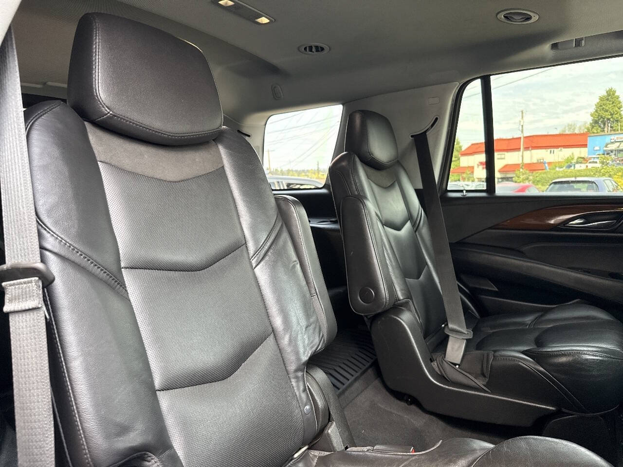 Used 2018 Cadillac Escalade Luxury AWD/4WD image 18