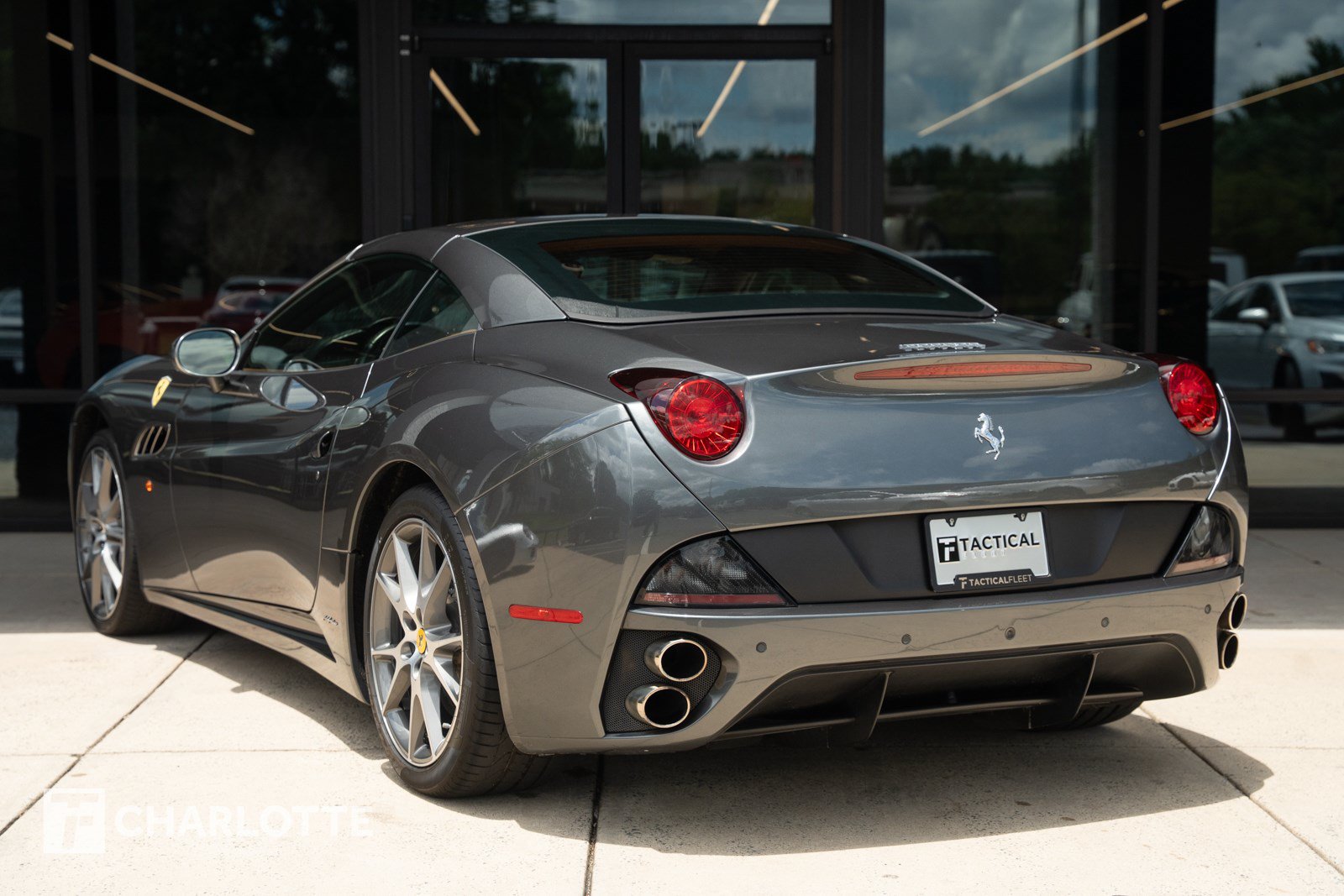 Used 2012 Ferrari California RWD image 13