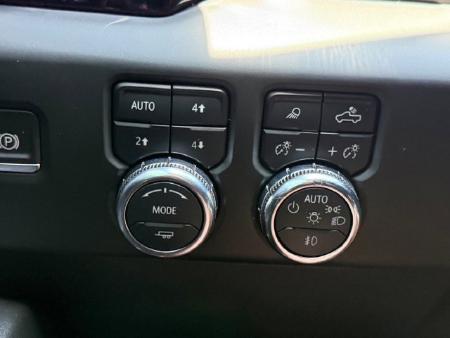 Used 2024 GMC Sierra 1500 AT4 w/ Technology Package AWD/4WD image 9