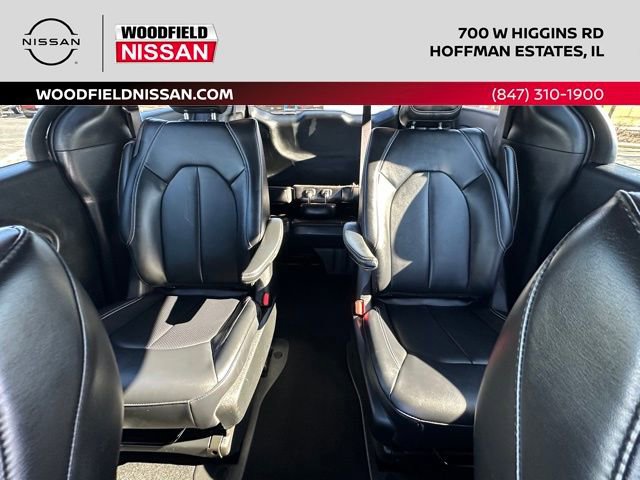 Used 2025 Chrysler Pacifica Select image 31