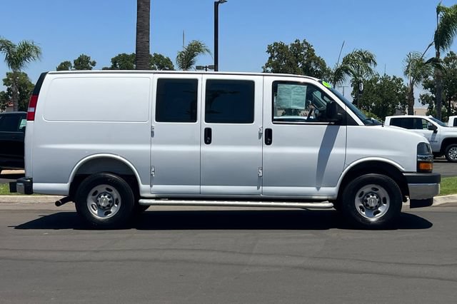 Used 2025 Chevrolet Express 2500 RWD image 3