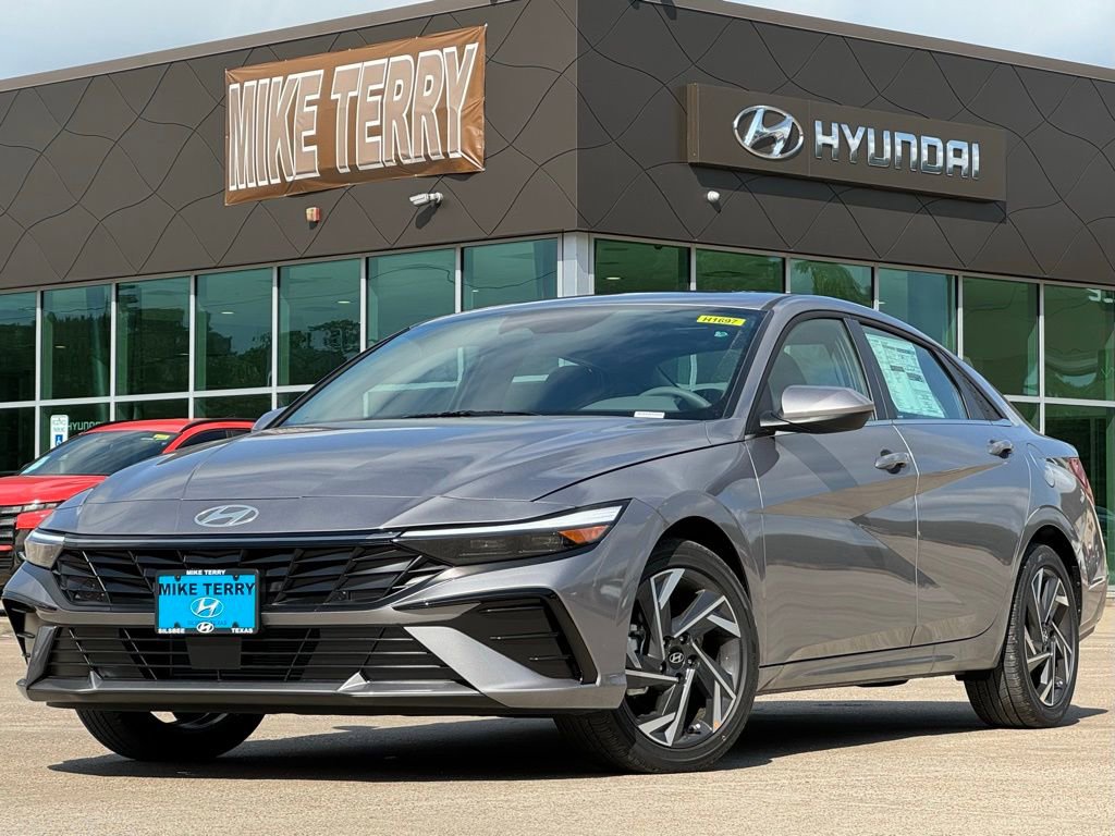 New 2025 Hyundai Elantra SEL image 1
