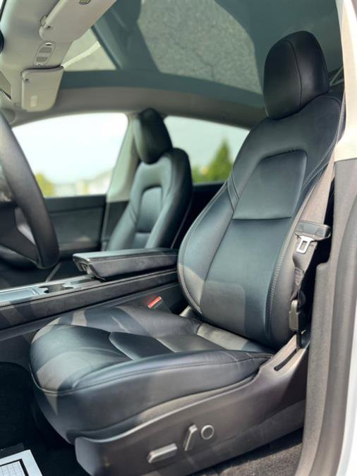 Used 2022 Tesla Model Y Long Range image 4
