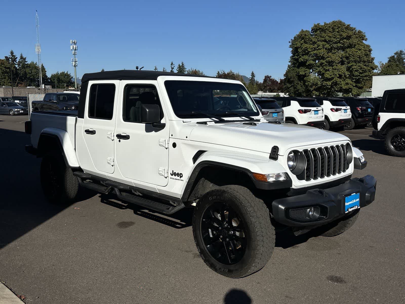 Used 2025 Jeep Gladiator Sport AWD/4WD image 5