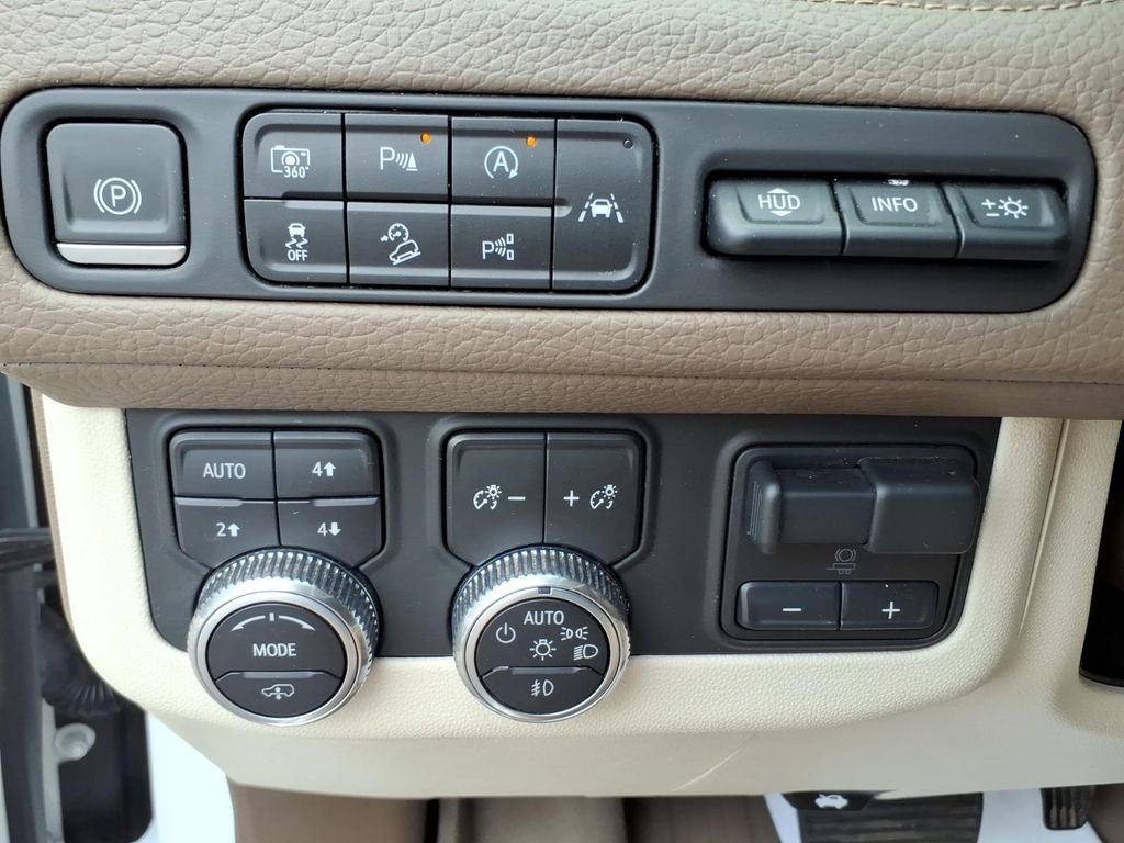 Used 2023 GMC Yukon XL Denali w/ Denali Reserve Package AWD/4WD image 20