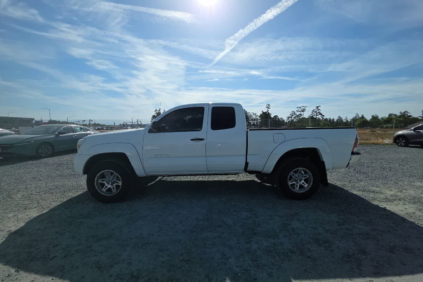 Used 2014 Toyota Tacoma PreRunner w/ SR5 Package RWD image 6