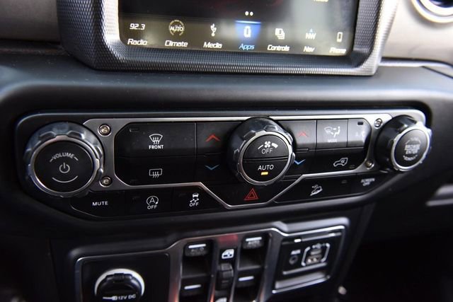 Used 2018 Jeep Wrangler Unlimited Sahara w/ Uconnect 4C Nav & Sound Group image 14