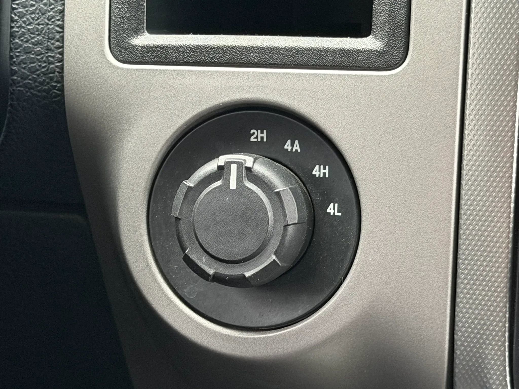 Used 2015 Ford Expedition XLT image 34