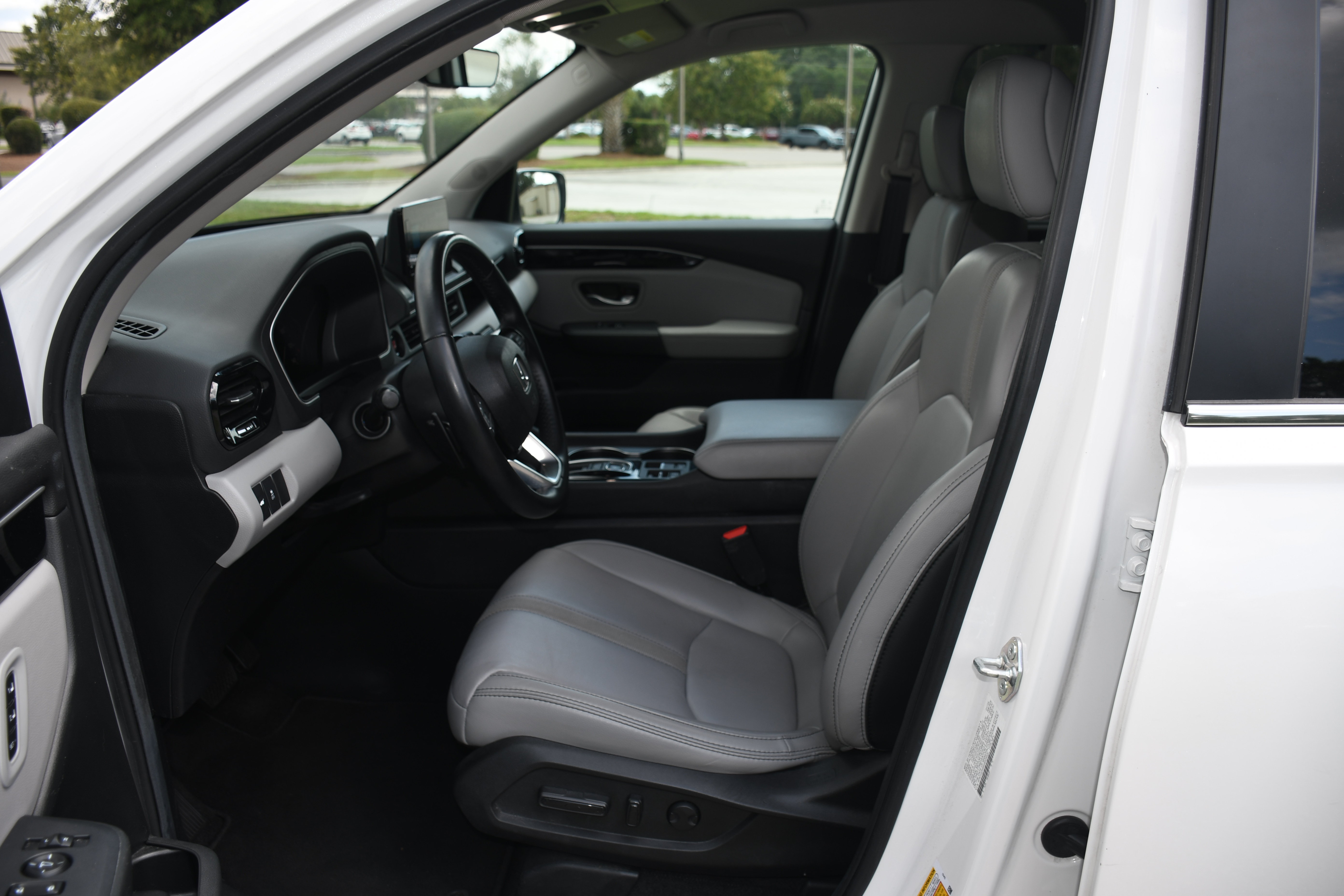 Used 2025 Honda Pilot EX-L image 7