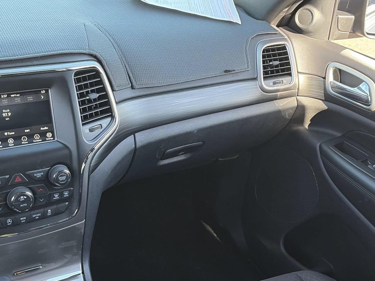 Used 2020 Jeep Grand Cherokee Laredo RWD image 15