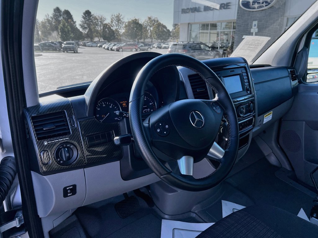 Used 2018 Mercedes-Benz Sprinter 2500 image 12