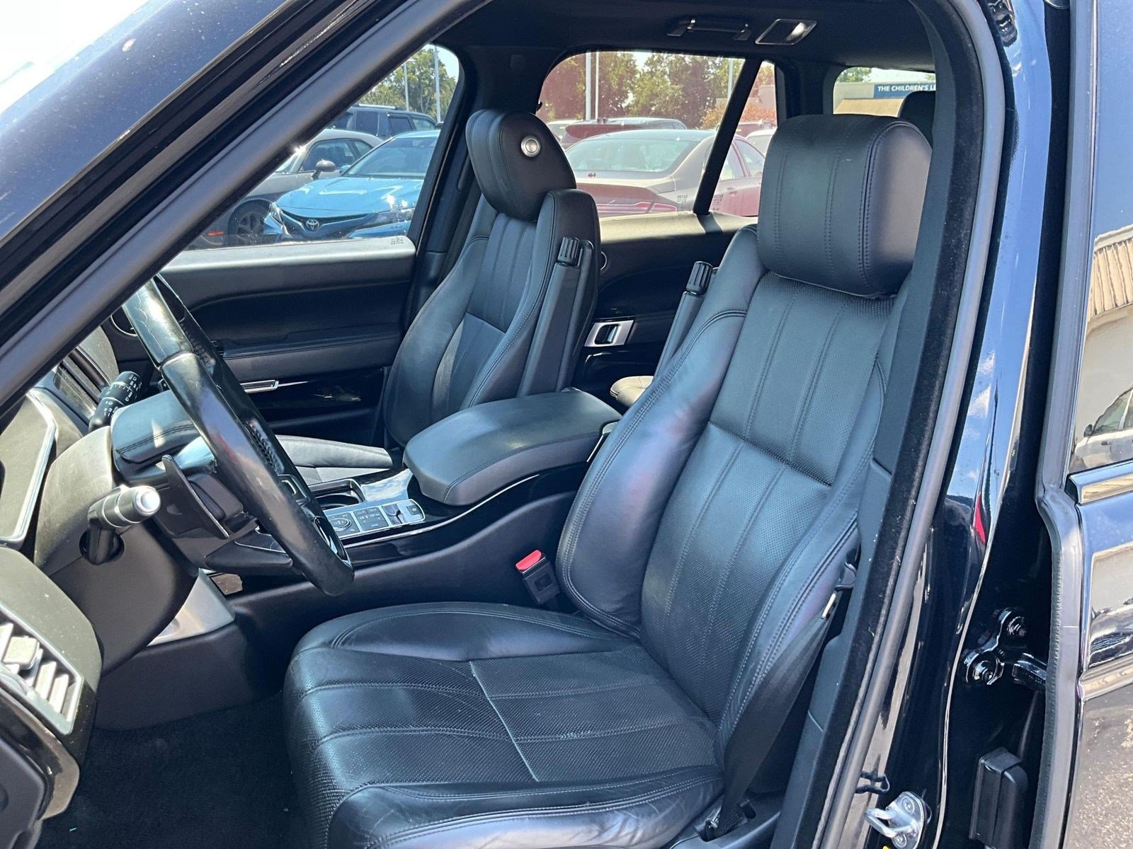 Used 2015 Land Rover Range Rover Supercharged AWD/4WD image 19