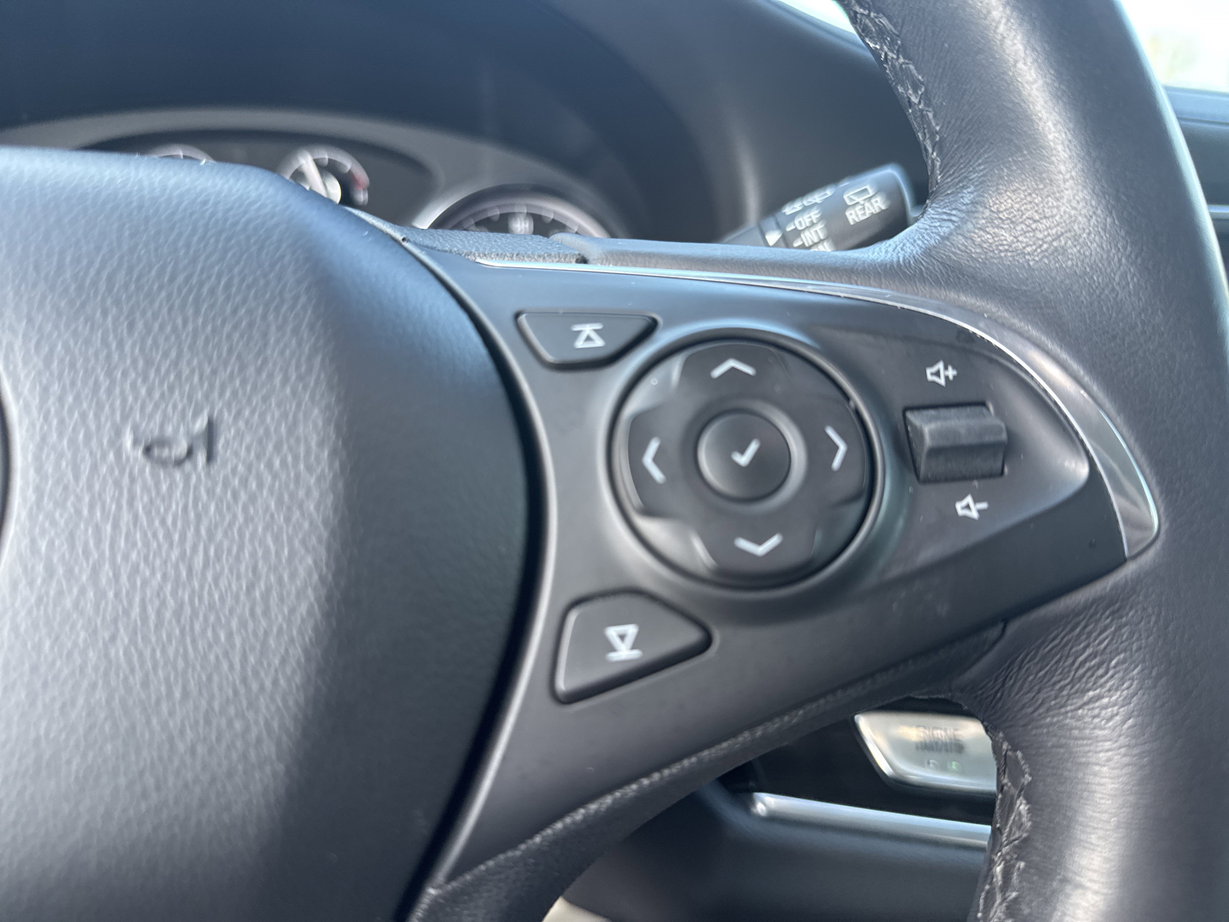 Used 2020 Buick Enclave Essence w/ Sound and Sites Package image 20