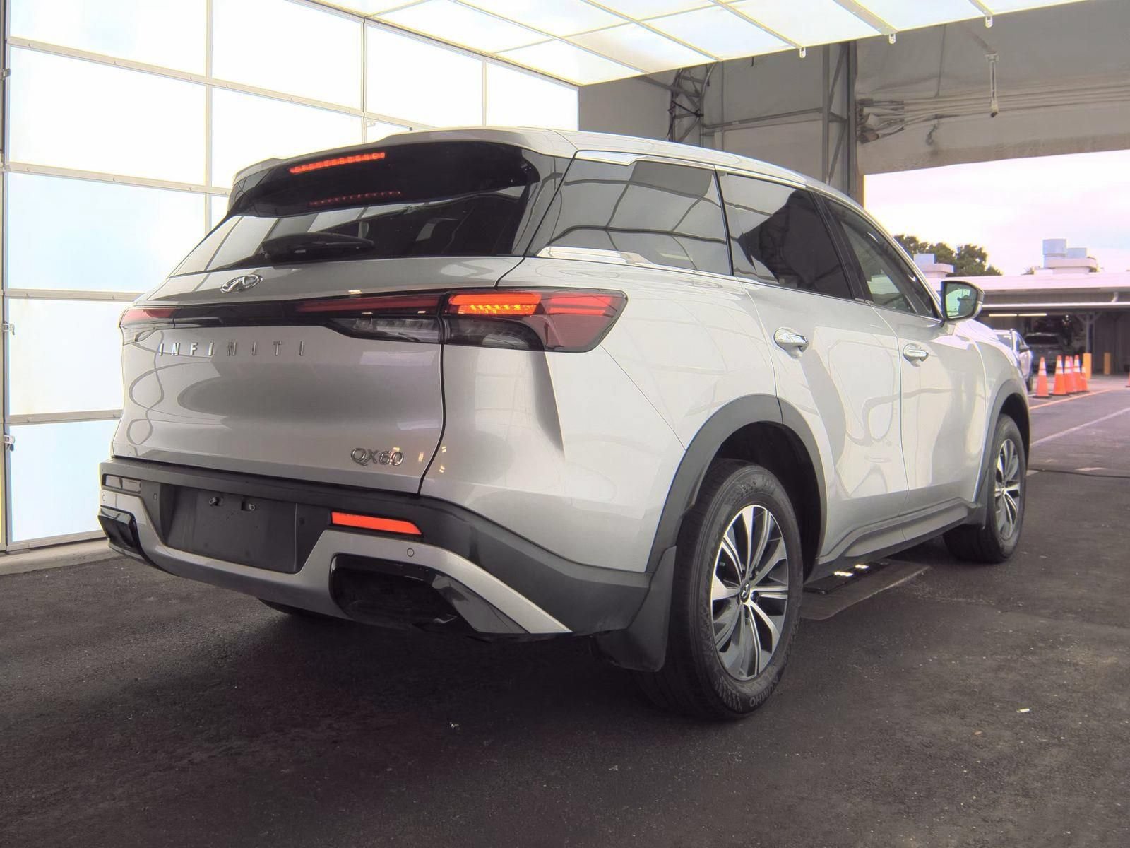 Certified 2023 INFINITI QX60 Pure FWD image 17