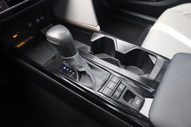 Used 2025 Toyota Camry SE image 21