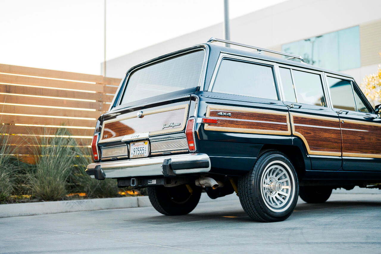Used 1987 Jeep Grand Wagoneer image 30