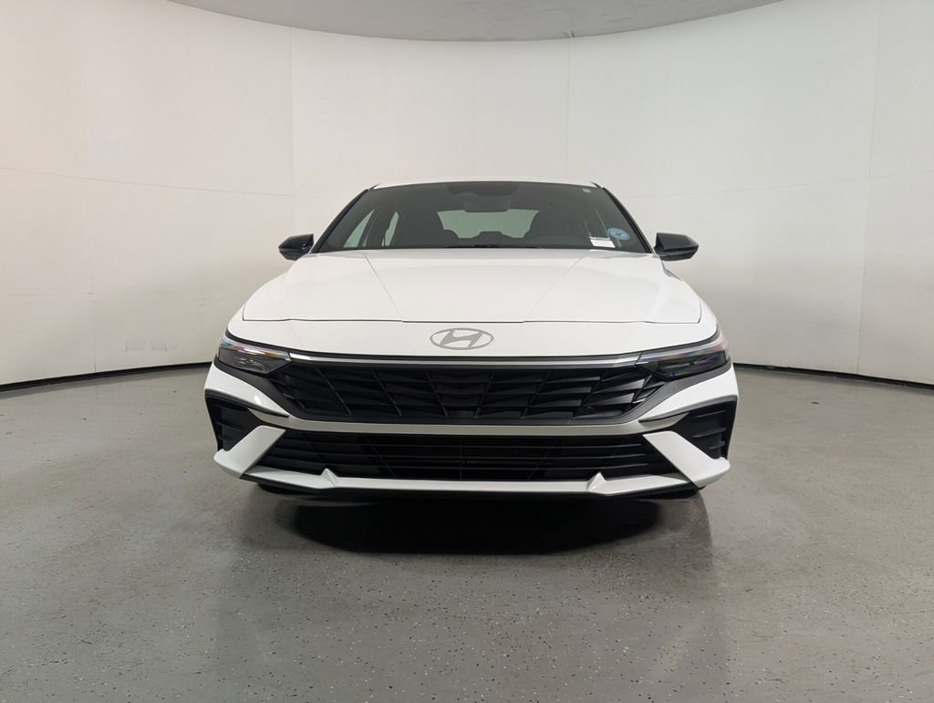 Used 2026 Hyundai Elantra Sport image 2