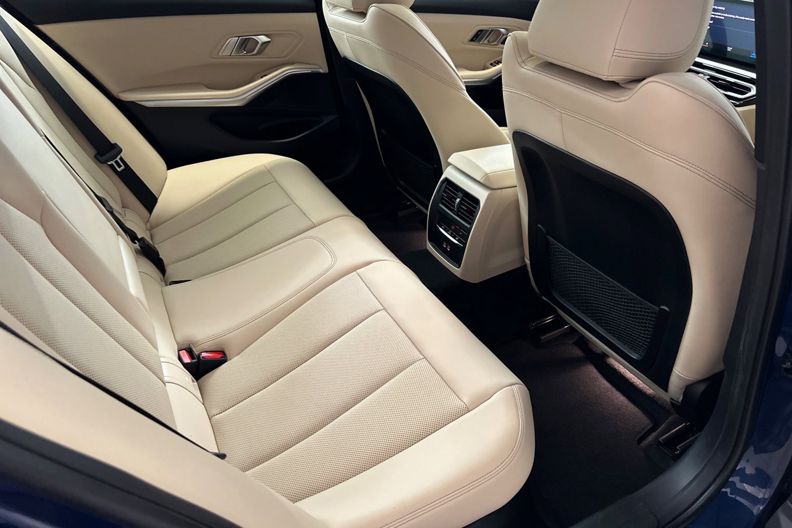 Certified 2023 BMW 330i Sedan w/ Premium Package image 29