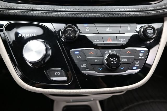 Certified 2022 Chrysler Pacifica Touring-L AWD/4WD image 45
