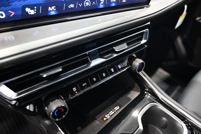 New 2027 Chevrolet Traverse LT w/ Driver Confidence Package FWD image 18