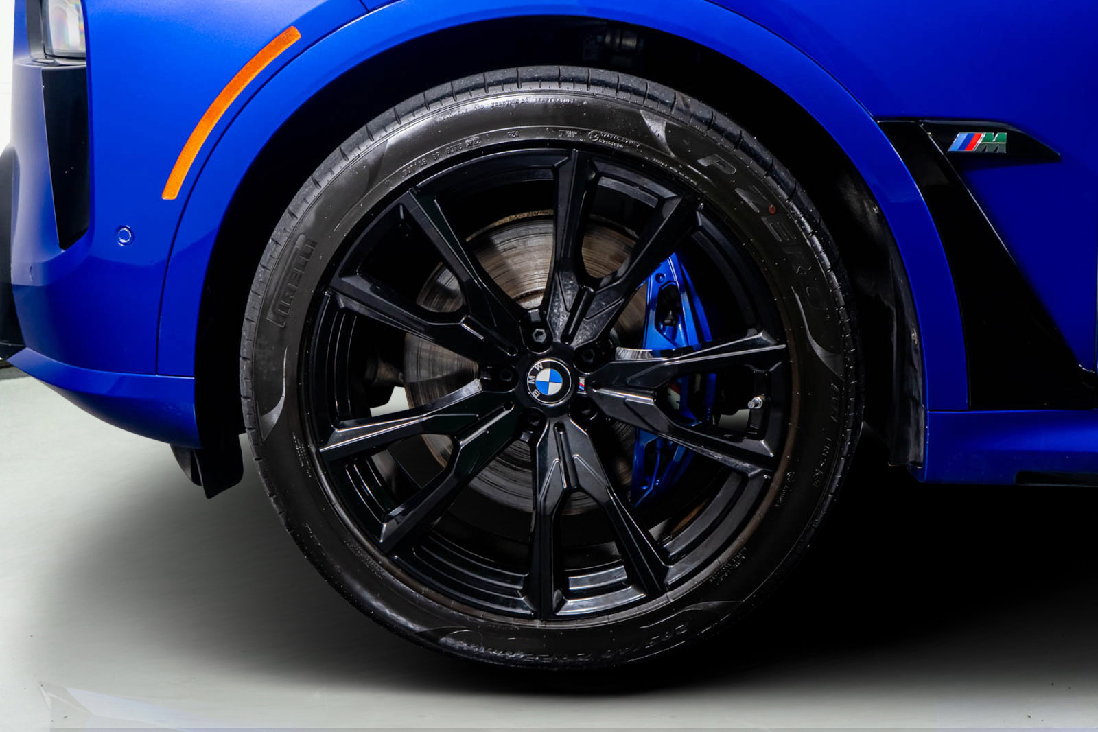 Used 2024 BMW X7 M60i w/ Premium Package image 10