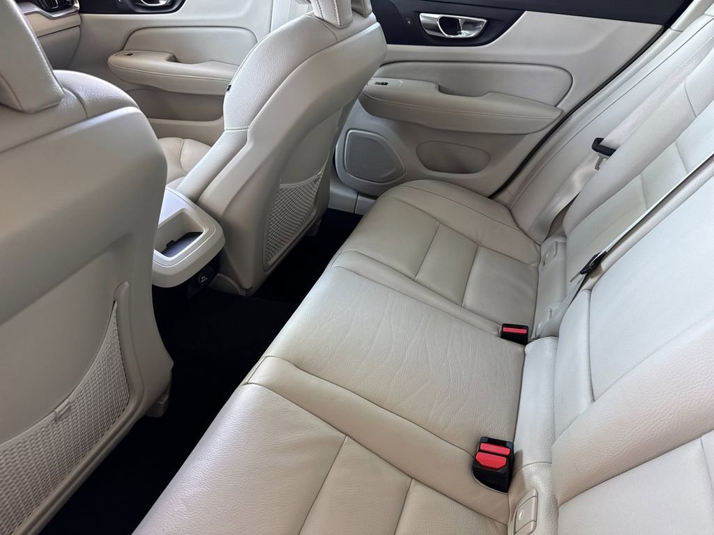 Used 2020 Volvo S60 T5 Momentum FWD image 11