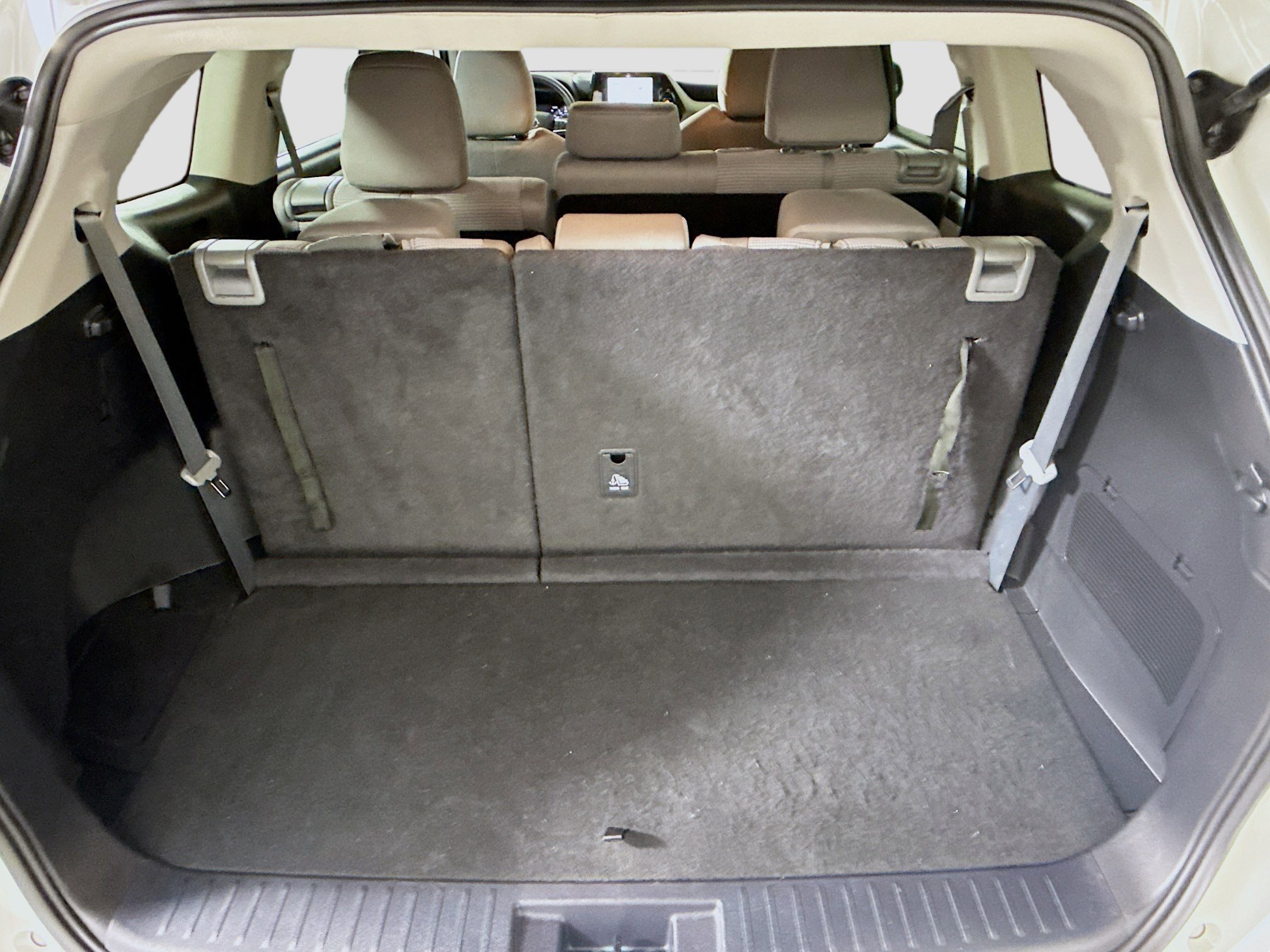 Used 2023 Toyota Highlander L image 35