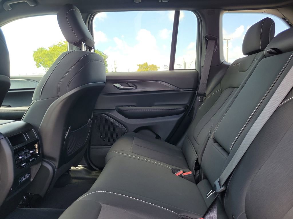 New 2025 Jeep Grand Cherokee Laredo w/ Luxury Tech Group I AWD/4WD image 11