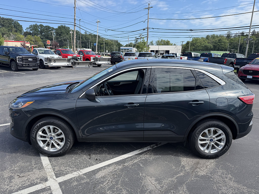 Certified 2022 Ford Escape SE w/ Cold Weather Package AWD/4WD image 2