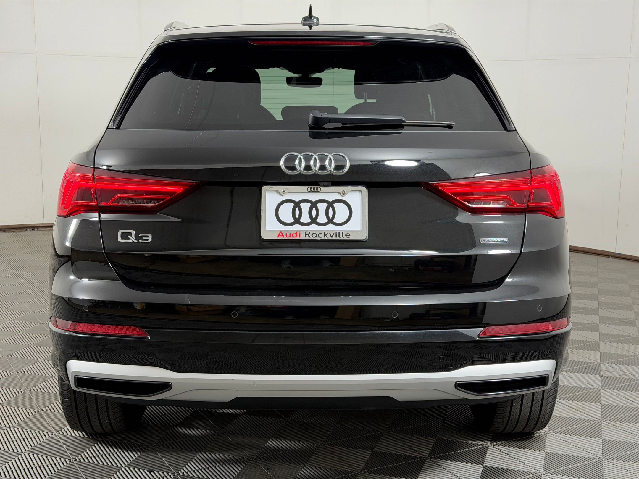Used 2020 Audi Q3 2.0T Premium w/ Convenience Package AWD/4WD image 10
